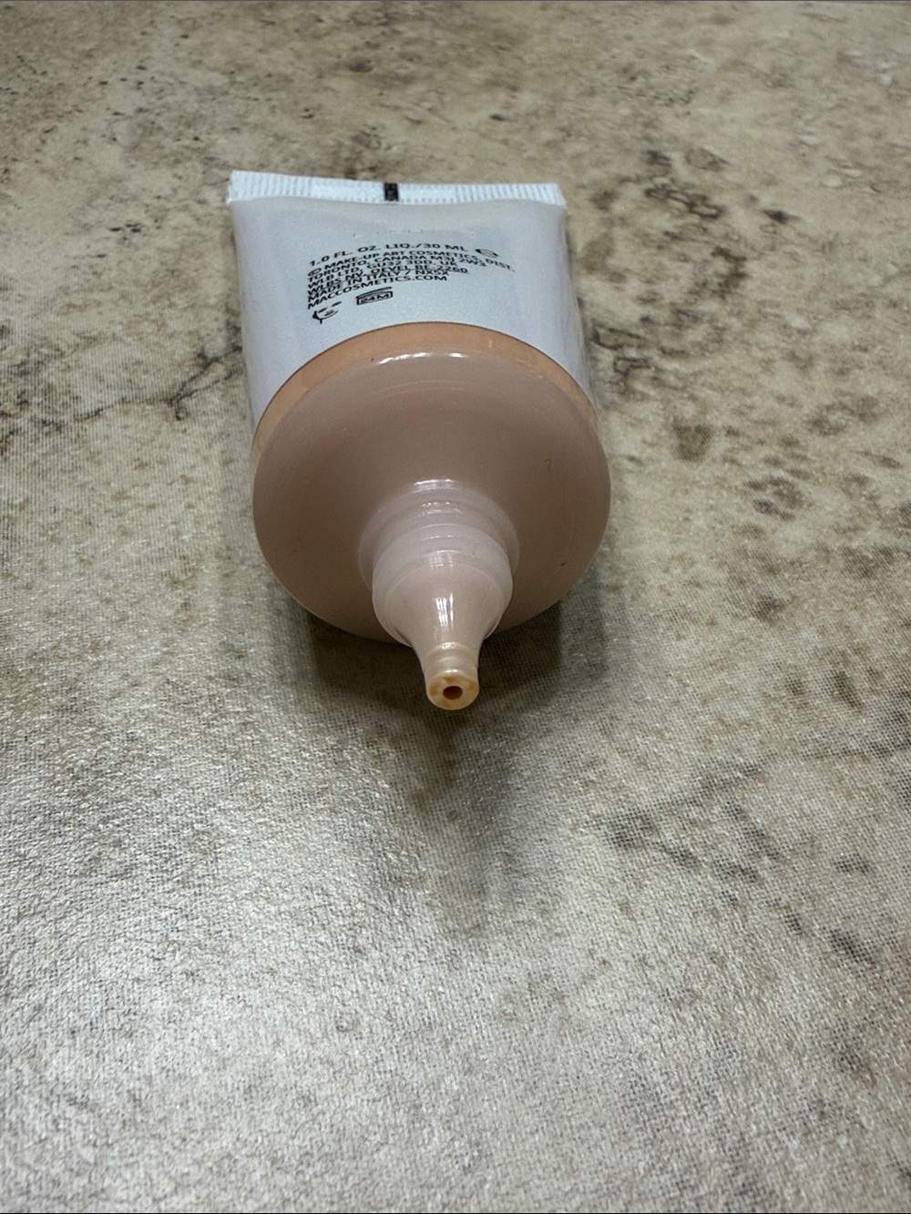 MAC Cosmetics Strobe Dewy Skin Tint - Light 2 - Picture 3 of 3